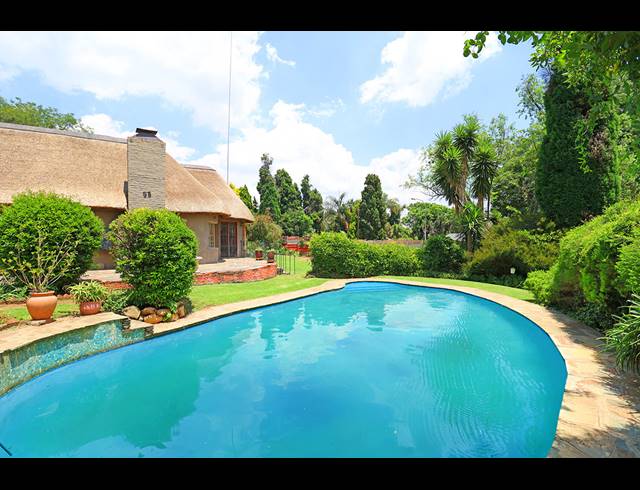 4 BEDROOM FREEHOLD FOR SALE IN GLENHAZEL